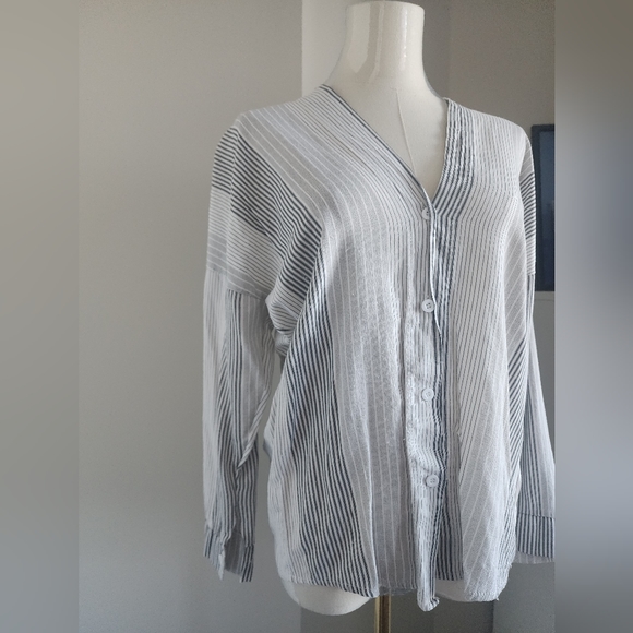 Button down blouse - Picture 7 of 11